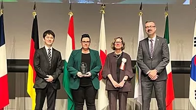 Dr. Cecilia Sunnevång, Autoliv’s VP Research, receives the United States Government Special Award of Appreciation