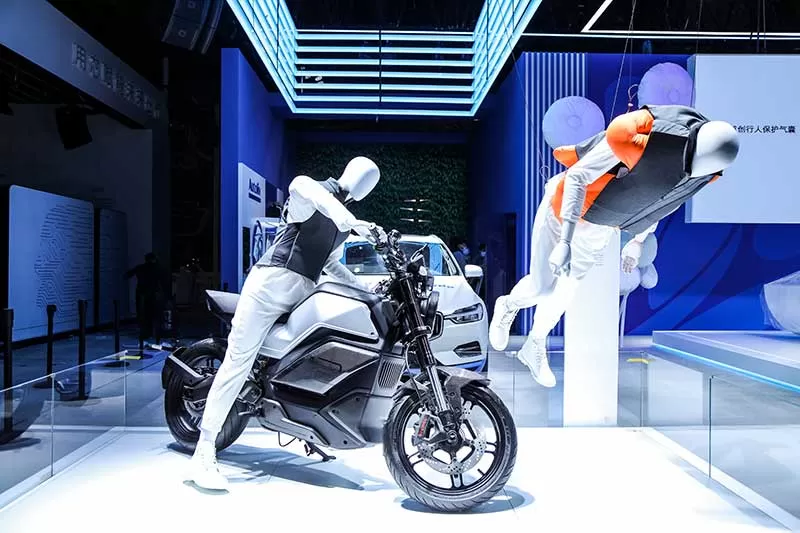 Airbag for powered two-wheelers