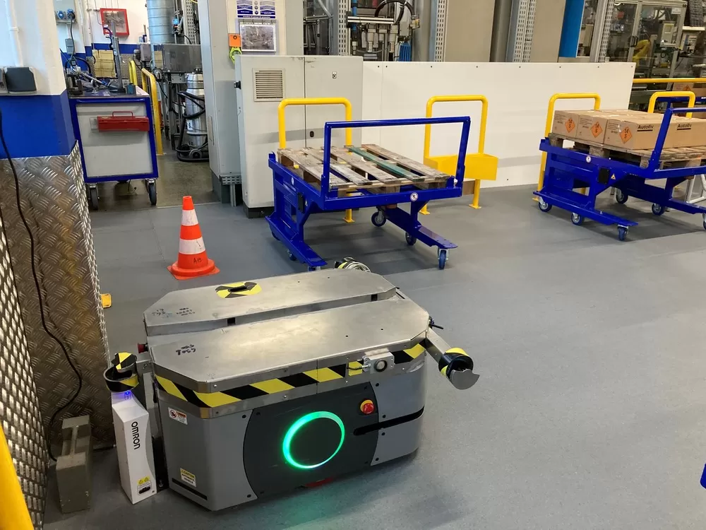 AMR Autonomous Robots Autoliv